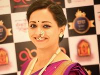 'माझ्या नव-याची बायको' मालिकेतील रेवती साडीत दिसते इतकी सुंदर, फोटो पाहताच पडाल तिच्या सौंदर्याच्या प्रेमात - Marathi News | Shweta Mehendale looks beautiful in saree, see pics | Latest filmy Photos at Lokmat.com