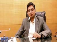 वडिलांचे पैसे वाचवण्यासाठी पोरानं 'असा' जुगाड केला; ८००० कोटीचं साम्राज्य उभारलं - Marathi News | Success story of rikant pittie of EasemyTrip, Built an empire of 8000 crores | Latest business Photos at Lokmat.com