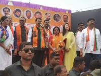 मुख्यमंत्र्यांच्या पदयात्रेत लोटला जनसागर - Marathi News | The Janasagar falls on the Chief Minister's march | Latest nagpur Photos at Lokmat.com