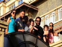 तैमूरचे शर्टलेस फोटो व्हायरल - Marathi News | shirtless taimur ali khan clicked with saif and kareena | Latest mumbai Photos at Lokmat.com