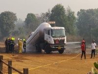 मुंबई-गोवा महामार्गावर टँकर उलटून गॅस गळती