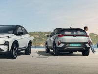 विचाराच्याही पलिकडले...! कारद्वारे वापरा उपकरणे, दुसरी गाडीही चार्ज करा; टाटाने आणली ईलेक्ट्रीक एसयुव्ही - Marathi News | 2023 Tata Nexon EV Facelift Revealed Beyond thought...! Use devices by car, also charge another car; Tata has brought an electric SUV Nexon EV facelift marathi auto news | Latest auto Photos at Lokmat.com