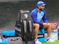 IND Vs NZ : टीम इंडियाचा कसून सराव अन् रिषभ पंतचा आराम... - Marathi News | Indian cricket team during a practice session at Hamilton ahead of the third T20 match against New Zealand tomorrow | Latest cricket Photos at Lokmat.com
