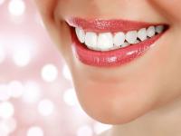 चमकदार आणि सुंदर दातांसाठी 'या' टिप्स ठरतील फायदेशीर! - Marathi News | Want to have a wonderful smile brush twice a day | Latest beauty Photos at Lokmat.com