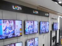 एप्रिल महिन्यापासून TV खरेदी करणं होणार महाग; कंपन्या म्हणतात... - Marathi News | TV will be expensive to buy from April; The companies say ... | Latest business Photos at Lokmat.com