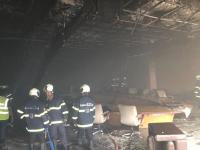 मुंबई : डोमेस्टिक विमानतळाला आग, जीवितहानी नाही - Marathi News | fire breaks out at terminal 1a of mumbai airport | Latest mumbai Photos at Lokmat.com