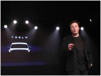 आमच्याकडे या! एलॉन मस्कनी आव्हानांचा पाढा वाचताच Tesla साठी तेलंगणनं रचल्या पायघड्या... - Marathi News | elon musk led tesla in india telangana offers to assist elon musk set up | Latest auto Photos at Lokmat.com