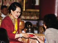 थायलंडच्या राणीचे निधन, परंतू अंत्यसंस्कार वर्षभरानंतर करणार; काय आहे कारण... - Marathi News | Thailand Queen Sirikit of Thailand passes away, but the funeral will be held a year later; What is the reason... | Latest international Photos at Lokmat.com