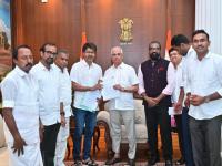 Tamil Nadu Govt Formation: विजय यांच्या पक्षाने राज्यपालांना दिलं पाठिंब्याचं खोटं पत्र, या नेत्याने घेतली पोलिसांत धाव    - Marathi News | Tamil Nadu Assembly Election 2026 Result: Vijay's party gave a fake letter of support to the Governor, this leader ran to the police | Latest national News at Lokmat.com