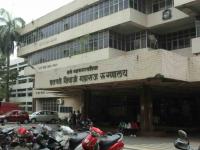 मुख्य अधिष्ठाता डॉ. बारोट यांची उचलबांगडी; हलगर्जी भोवली, वैद्यकीय अधिकाऱ्याला कारणे दाखवा - Marathi News | Chief Dean Dr. Barot's dismissal; Laziness, show the reasons to the medical officer | Latest thane News at Lokmat.com