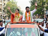 ठाण्यात एकाच घरात दोन पक्ष! मुलगा शिंदेसेनेतून, आई राष्ट्रवादी (शरद पवार) कडून आमने-सामने - Marathi News | Two parties in one house in Thane! Son from Shinde Sena, mother from Nationalist Congress Party (Sharad Pawar) face to face | Latest thane News at Lokmat.com