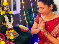 अंकिता लोखंडेनं आईसह केलं गौरीपूजन; म्हणाली.... 'देव आमच्यासोबत आहे.',पाहा खास फोटो - Marathi News | Sushant singh rajput ex girlfriend ankita lokhnde gauri ganpati mahalaxmi pooja | Latest filmy Photos at Lokmat.com