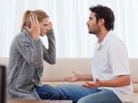 तुमच्या या सवयींमुळे पत्नी म्हणते, 'आता माझी सटकली, मला राग येतोय' - Marathi News | these things of husband will irritate wife | Latest relationship Photos at Lokmat.com