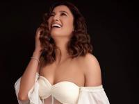 सफेद रंगाच्या गाउनमधील गोहरचे नवे फोटोशूट पाहिलेत का..? - Marathi News | Gauahar khan letest photoshoot in white dress | Latest filmy Photos at Lokmat.com