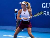 Corona Virus : 21 वर्षीय टेनिसपटूची समाजसेवा; गरजूंना वाटतेय जीवनावश्यक वस्तू - Marathi News | Katie Swan swaps tennis for fruit bowls as she helps mum serve up groceries to vulnerable amid coronavirus crisis svg | Latest tennis Photos at Lokmat.com