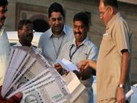 7th Pay Commission: सरकारी कर्मचारी होणार मालामाल! एवढ्या टक्क्यांनी महागाई भत्ता वाढणार - Marathi News | 7th pay commission central govt employees pensioners dearness allowance increased by 4 percent | Latest business Photos at Lokmat.com