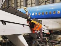 ऐकावं ते नवलंच! 'या' तरुणीला करायचंय विमानासोबत लग्न - Marathi News | German woman claims to be in five-year relationship with Boeing 737-800 plans to tie the knot | Latest jarahatke Photos at Lokmat.com