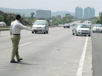 'या' चुका कराल तर ड्रायव्हिंग लायसन्स होईल जप्त - Marathi News | these mistakes during driving can lose your driving licence | Latest auto Photos at Lokmat.com