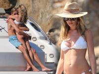 Shoking : फुटबॉलपटूचा बोटवर सुरू होता रोमान्स अन्... - Marathi News | england former footballer peter crouch reveals wife abbey clancy romance deck boat turn to horror movie | Latest football Photos at Lokmat.com