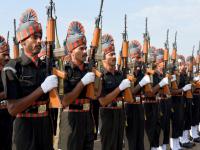 ‘कॅट्स’ला राष्ट्रपती रामनाथ कोविंद यांनी बहाल केला ‘प्रेसिडेंट कलर’ - Marathi News | president ramnath kovind in nashik for combat army aviation training school Program | Latest nashik Photos at Lokmat.com