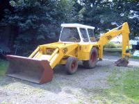 ...म्हणून जेसीबी मशिनला दिला जातो पिवळा रंग - Marathi News | So the yellow color is given to the JCB machine | Latest auto Photos at Lokmat.com