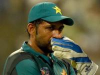 ICC World Cup 2019 : पाक कर्णधार सर्फराज पुन्हा झाला ट्रोल; मीम्स पाहून व्हाल लोटपोट! - Marathi News | ICC World Cup 2019 : Sarfaraz Ahmed dangles from Lord's balcony, triggers hilarious memes on social media | Latest cricket Photos at Lokmat.com