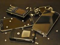 जुन्या फोनचा असा करा भन्नाट वापर  - Marathi News | Different Use of Old Phones | Latest tech Photos at Lokmat.com