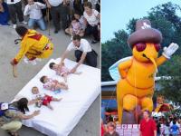 जगभरातले चित्र-विचित्र उत्सव, फोटो अन् परंपरा पाहून व्हाल थक्क - Marathi News | You will be amazed at the picturesque festivals, photos and traditions around the world | Latest international Photos at Lokmat.com