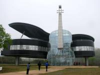 रोबोट तर कधी शार्क; जगभरातील अजब इमारती पाहिल्यात का? - Marathi News | world ten most weird odd and unique buildings | Latest jarahatke Photos at Lokmat.com