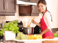 किचनमध्ये काम करताना 'या' टिप्स ठरतील फायदेशीर - Marathi News | smart kitchen tips for ever women | Latest food Photos at Lokmat.com