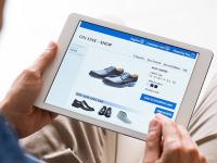 Online Shopping दरम्यान असे खरेदी करा योग्य साइजचे फुटवेअर्स - Marathi News | How to buy right size of footwear online | Latest fashion Photos at Lokmat.com