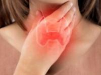 डोके दुखतं, उदासही वाटतं, लगेच थकता... दुर्लक्ष नको! वेळीच व्हा सावध, 'या' आजाराचा गंभीर धोका - Marathi News | thyroid symptoms and risks common thyroid mistakes health risks of untreated | Latest sakhi Photos at Lokmat.com