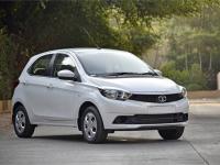Tata Tiago NRG CNG Launched : TATA नं या स्वस्त कारचं CNG मॉडेल केले लाँच; जबरदस्त मायलेज, पाहा किंमत आणि फीचर्स - Marathi News | Tata Tiago NRG CNG Launched cheap car Great mileage see price and features | Latest auto Photos at Lokmat.com
