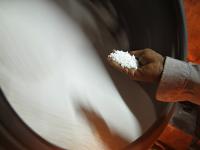 गोड तिळगुळाचा असा होतो प्रवास.... - Marathi News | This is how Tilgul are made | Latest kolhapur Photos at Lokmat.com