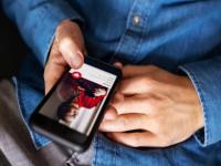 टिंडरवर मैत्री, भेटायला बोलावलं; जेवताना ती म्हणाली बाथरूममध्ये जा, बाहेर येताच तरुणाचा खेळ खल्लास! - Marathi News | surat man robbed of 9 lakhs by tinder date drugging incident marathi news | Latest crime News at Lokmat.com