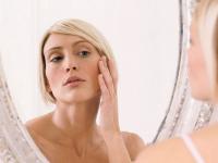 वाढत्या वयाची लक्षणं कमी करण्यासाठी काही ब्युटी टिप्स! - Marathi News | beauty tips how to look 11 years younger than your real age | Latest beauty Photos at Lokmat.com