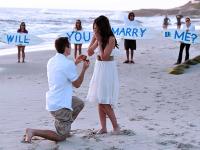 गर्लफ्रेंडला प्रपोज करताना वापरा या 'जरा हटके' कल्पना - Marathi News | lifestyle out of the box ideas to propose your girlfriend | Latest relationship Photos at Lokmat.com