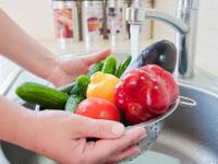 हे अन्नपदार्थ चुकीच्या पद्धतीनं धुण्याची सवय बेतू शकते जिवावर - Marathi News | foods that we have been washing incorrectly | Latest health Photos at Lokmat.com