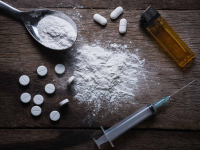 Drugs Racket: टिटवाळ्याच्या आलिशान घरातून ‘ती’ मुंबईत चालवत होती ड्रग्ज रॅकेट! - Marathi News | Drugs Racket: She was running a drug racket in Mumbai from her luxurious house in Titwala! | Latest maharashtra News at Lokmat.com