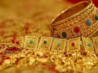 सोने होणार स्वस्त! ऐन सणासुदीत दर १० टक्क्यांनी घसरण्याची शक्यता - Marathi News | Gold will be cheap Chances of 10 percent drop in rates during the festive season | Latest business Photos at Lokmat.com