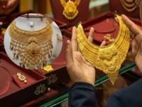 Gold Rate Today : आनंदाची बातमी! सोनं-चांदी झालं स्वस्त; तुमच्या शहरातील लेटेस्ट दर तपासा - Marathi News | Gold Rate Today Good news! Gold and silver became cheap; Check the latest rates in your city | Latest business Photos at Lokmat.com