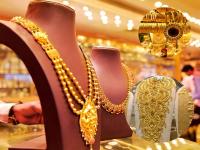 Gold Price Today : आनंदाची बातमी! सोन्या-चांदीच्या दरात मोठी घसरण, जाणून घ्या आजचे भाव - Marathi News | Gold Price Today Good news! Big drop in gold and silver prices, know today's prices | Latest business Photos at Lokmat.com