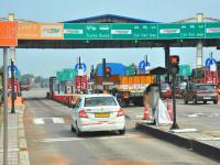 'या' लोकांना एक रुपयाही टोल टॅक्स भरावा लागत नाही, सरकारने दिलीय सूट! - Marathi News | 'These' people do not have to pay a single rupee toll tax, the government has given exemption! | Latest national Photos at Lokmat.com