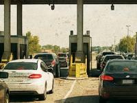 तुम्हीही टोल भरताय? मग जाणून घ्या, देशात 'या' लोकांना नियमानुसार मिळते टोलमधून थेट सूट! - Marathi News | Toll Tax Exemption in India 7 High-Ranking Officials Who Don't Pay on National Highways | Latest business Photos at Lokmat.com