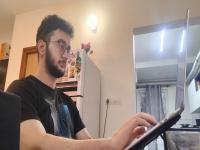 अमेरिकन कंपनीनं अचानक नोकरीवरून काढलं; युवकाचं ६ महिन्यातच नशीब पालटलं, महिन्याला ४४ लाख कमाई - Marathi News | Fired from his US job for a side hustle, Indian entrepreneur Harshil Tomar turns setback into Rs 44 lakh startup success dreamlaunch | Latest inspirational-moral-stories Photos at Lokmat.com