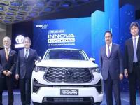 टोयोटाने घडवला इतिहास! 10 वर्षांत जे जमले नाही ते केले... - Marathi News | toyota kirloskar motor cars sold fiercely in the year 2022 | Latest auto Photos at Lokmat.com