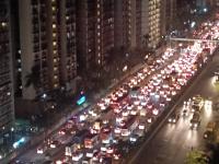 १५ मिनिटाच्या अंतरासाठी ५-६ तास कोंडीत; प्रवाशांचे अताेनात हाल, विदारक स्थितीत मुंबईकर अडकले - Marathi News | Mankhurd Crane Accident: 5-6 hours of congestion for a 15-minute journey; Mumbaikars stuck in desperate situation | Latest mumbai News at Lokmat.com