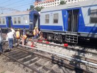 PHOTOS: पुणे रेल्वे स्थानकावर शंटींग करताना डेमू रेल्वेचा अपघात - Marathi News | PHOTOS: Demu train accident while shunting at Pune railway station | Latest pune Photos at Lokmat.com