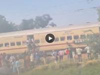 Video - "ट्रेनला आग लागली, पळा, पळा...", अफवेमुळे प्रचंड गोंधळ; चेन खेचून प्रवाशांनी मारल्या उड्या - Marathi News | Video kanpur train kasganj express panic fire rumour chain pulling and passengers jumped out | Latest national News at Lokmat.com