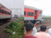 थरारक ट्रेन अपघात; लोकमान्य तिळक भागलपूर एक्सप्रेसचे डबे वेगळे झाले, सुदैवाने मोठा अनर्थ टळला - Marathi News | Chitrakoot Train Accident: Coaches of Lokmanya Tilak Bhagalpur Express separated | Latest national News at Lokmat.com थरारक ट्रेन अपघात; लोकमान्य तिळक भागलपूर एक्सप्रेसचे डबे वेगळे झाले, सुदैवाने मोठा अनर्थ टळला - Marathi News | Chitrakoot Train Accident: Coaches of Lokmanya Tilak Bhagalpur Express separated | Latest national News at Lokmat.com
